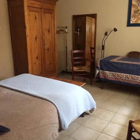 Chambre Dans Charmante Vallabrègues