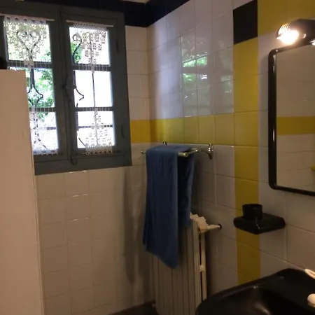 Chambre Dans Charmante Privatunterkunft Vallabrègues